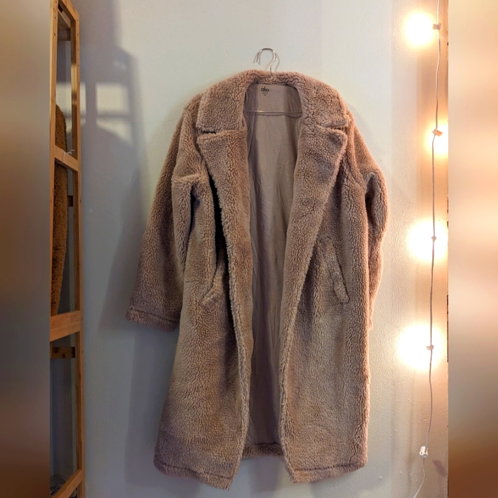 SHERPA TRENCH COAT